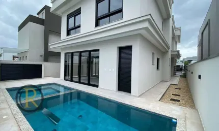 Casa alto padrão com 3 suítes e 2 vagas no Condomínio Caledônia