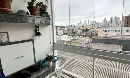 Apartamento com 2 dormitórios e 1 vaga a 150 metros da univali