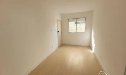 Apartamento com 2 quartos na vila guilhermina em praia grande/sp