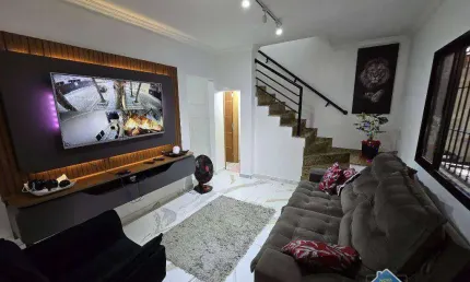 Sobrado MOBILIADO com 3 quartos na Guilhermina em Praia Grande/SP