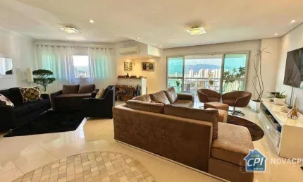 Luxuoso apartamento à venda na Ponta da Praia no melhor condomínio clube de Santos.