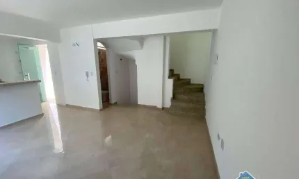 Casa Alta à Venda - 2 Dormitórios (2 Suítes), Garagem e Área Construída de 105 m² - Campo Grande, Santos/SP