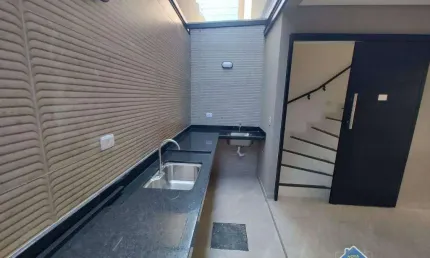 Sobrado TRIPLEX com 2 Quartos no Canto do Forte em Praia Grande/SP