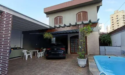 Sobrado à Venda no Canto do Forte – Praia Grande | 5 Dormitórios, Piscina, Churrasqueira e 4 Vagas – Terreno 10x30