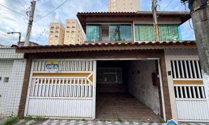 Sobrado à venda em excelente localização – 3 suítes, piscina e área gourmet – R$ 980.000,00