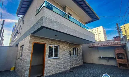Sobrado com 2 Quartos na Aviação em Praia Grande/SP
