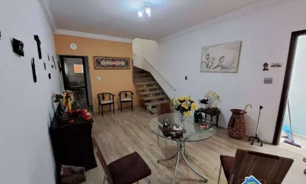 Casa Ampla com Churrasqueira e 3 Quartos – Terreno de 200m² – À Venda