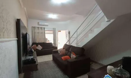 Sobrado com 3 Quartos na Vila Antártica em Praia Grande/SP