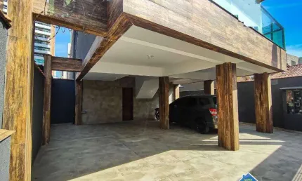 Sobrado de fundos com 2 quartos na aviação em praia grande/sp