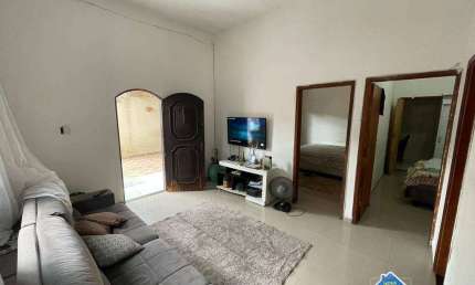Sobrado 2 Quartos no Boqueirão – Quintal, 2 Vagas e Financia!