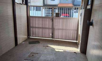 Sobrado com 2 quartos Tude Bastos na Praia Grande/SP
