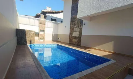 Sobrado triplex com 2 quartos na mirim em praia grande/sp