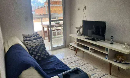 Apartamento mobiliado com 2 quartos na aviação em praia grande/sp