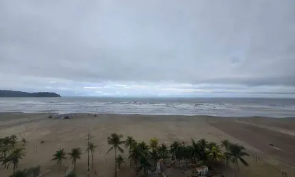 Apartamento vista mar com 2 quartos na vila guilhermina em praia grande/sp