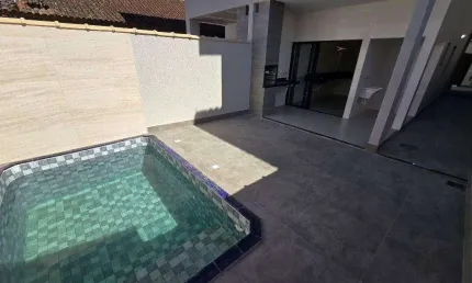 Sobrado Geminado com 3 Quartos no Canto do Forte em Praia Grande/SP