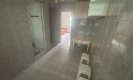 Apartamento para locação na guilhermina – 1 quarto e 1 vaga, a 250 metros da praia