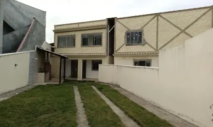 Casa espaçosa com 3 quartos, área gourmet e garagem para 4 carros no Bougainville 3