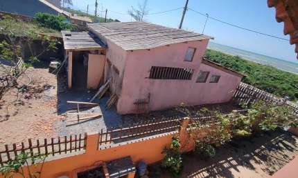 Loja Comercial de frente para a Praia com excelente terreno!!