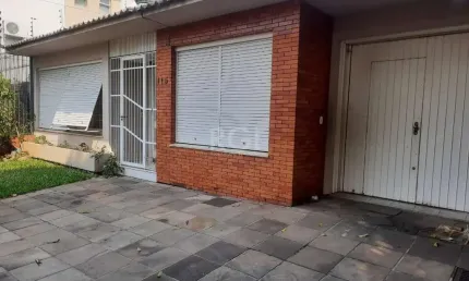 Casa com 3 quartos à venda na Avenida La Paz, Jardim Lindóia, Porto Alegre