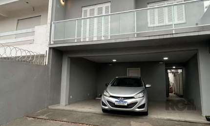 Casa com 3 quartos à venda na Rua Professor Carvalho Freitas, Teresópolis, Porto Alegre