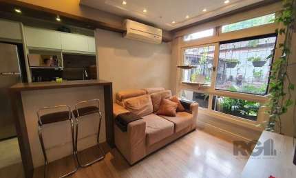 Apartamento com 3 quartos à venda na Avenida Silva Paes, Medianeira, Porto Alegre, 68 m2 por R$ 299.900