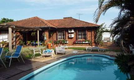Casa para Venda - 300m², 5 dormitórios, 5 vagas - Vila Nova