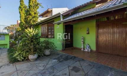 Casa para Venda - 150m², 4 dormitórios, sendo 1 suites, 3 vagas - Rubem Berta