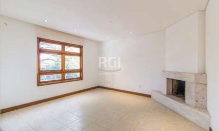 Casa para Venda - 250m², 3 dormitórios, sendo 1 suites, 3 vagas - Guarujá
