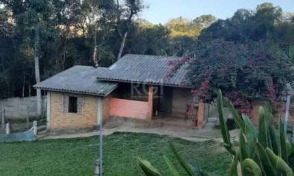 Sítio para Venda - 200m², 2 dormitórios, 4 vagas - Centro