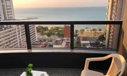 Flat frente mar com móveis andar alto em Fortaleza-CE