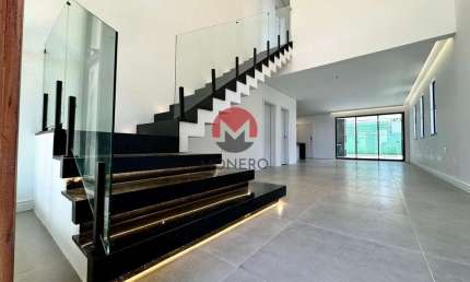 Casa Alto Padrão Casa Alphaville Terras 1 - Eusébio  266m2 Área Construída  330m2 Lote  100%Nascente  4 Suítes  Deck + Jardim + piscina
