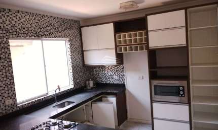 Vendo ótima casa sobrado em condomínio na cidade de Jacareí.