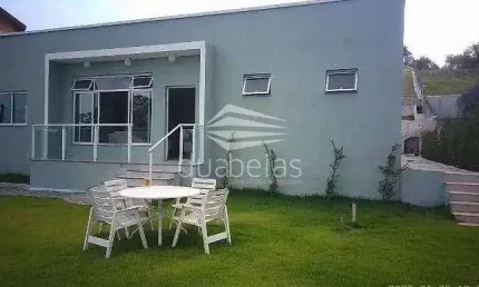 Linda Casa à Venda ou Locação em Condomínio Fechado