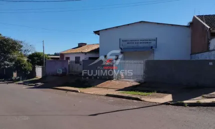 IMÓVEL RESIDENCIAL COM TERRENO INTEIRO - POSSUI SALÃO DE IGREJA NO LOTE