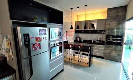 IMÓVEL RESIDENCIAL LOCALIZADO PROXIMO AV KAKOGAWA  E AMÉRICO BELAY ,AO LADO DE SUPERMERDOS BOM DIA E FARMÁCIAS .