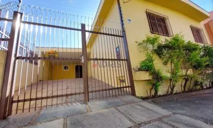Excelente ponto para clínica, consultório. Casa de Esquina
