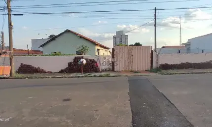Terreno à venda na Rua Treze de Maio, 3395, Jardim São Carlos, São Carlos