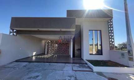 Casa à Venda em Recanto do Sabia - 3 Suítes e 175m² por R$990.000