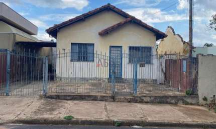 Casa à Venda em São Carlos: 4 Dormitórios por R$320.000