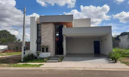Casa à Venda em Santa Maria do Leme - 3 Dormitórios, R$1.160.000
