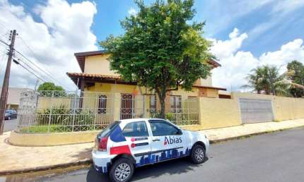 Casa com 3 quartos à venda na Rua Mal. Deodoro, 3716, Vila Nery, São Carlos