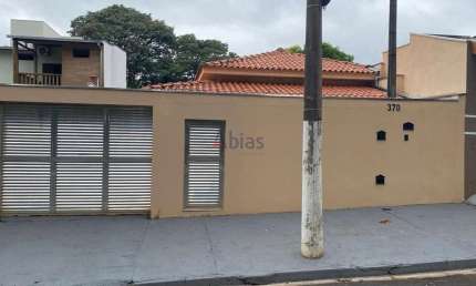Casa à Venda em Samambaia - 2 Suítes e 159m² por R$650 mil