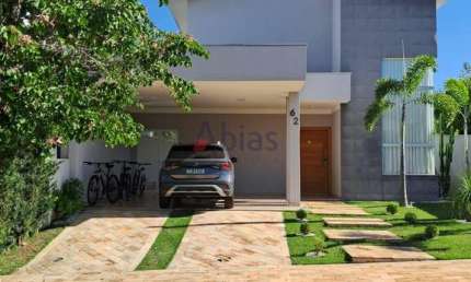 Casa em Village Damha III - 4 Dormitórios, 234m² à Venda
