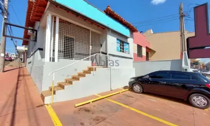 Casa Comercial em Jardim São Carlos - São Carlos, SP