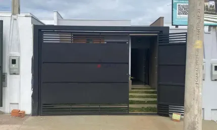 Casa à Venda em Jardim Hikare, São Carlos: 3 Quartos, 68m²