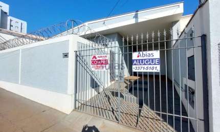 Casa com 3 quartos para alugar na Alameda dos Crisântemos, 285, Cidade Jardim, São Carlos
