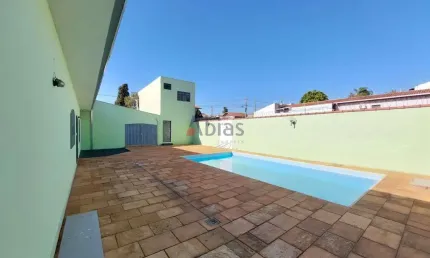 Casa com 3 quartos para alugar na Rua Antônio Pirolla, 309, Vila Alpes, São Carlos