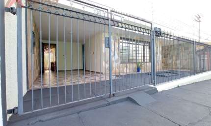 Casa com 3 quartos para alugar na Rua São Paulo, 301, Vila Monteiro (Gleba I), São Carlos