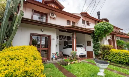 Casa em condomínio fechado com 3 quartos à venda na Avenida Eduardo Prado, 695, Cavalhada, Porto Alegre por R$ 730.000