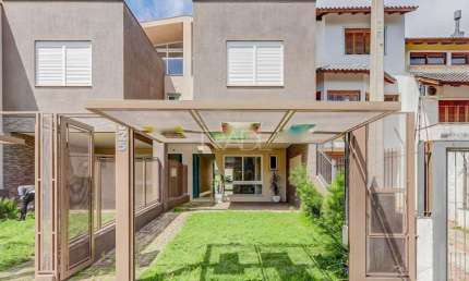 Casa com 3 quartos à venda na Rua Claudio da Silva Pinto, 325, Guarujá, Porto Alegre por R$ 790.000